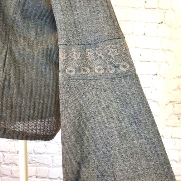 LUCKY Brand Grey Pullover Flared long Sleeve Pullover top sz. Small - Picture 7 of 12